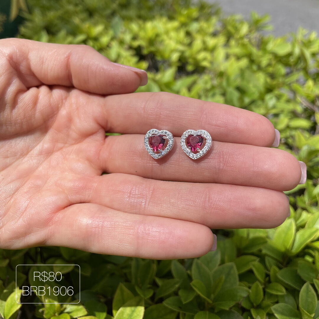 Brinco de Coração Vermelho Cravejado Cristal Prateado